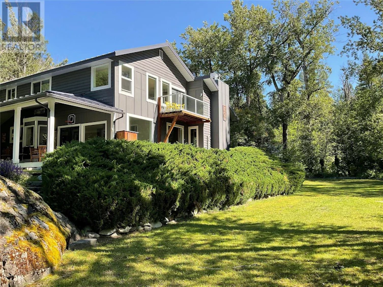 1920 3 Highway, Midway, BC, V0H 1M0 - 14