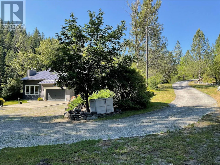 1920 3 Highway, Midway, BC, V0H 1M0 - 3
