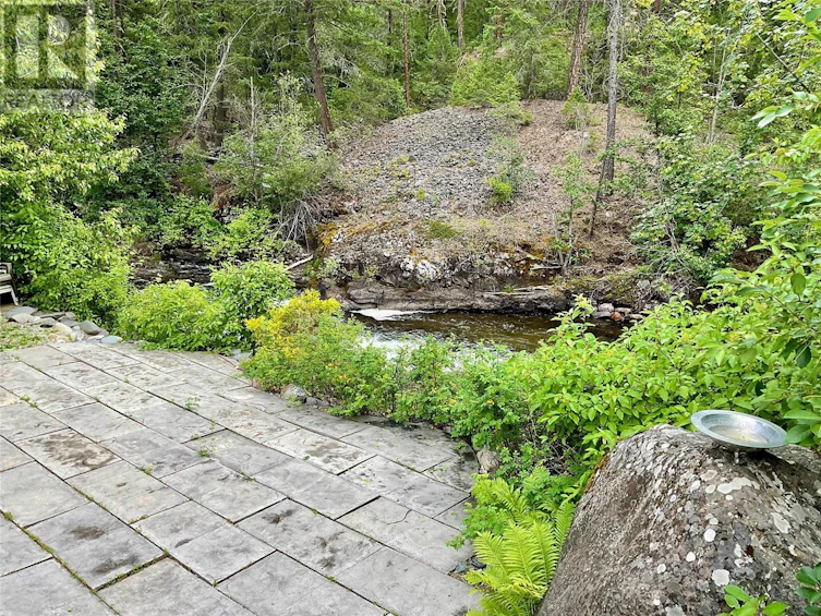 1920 3 Highway, Midway, BC, V0H 1M0 - 17