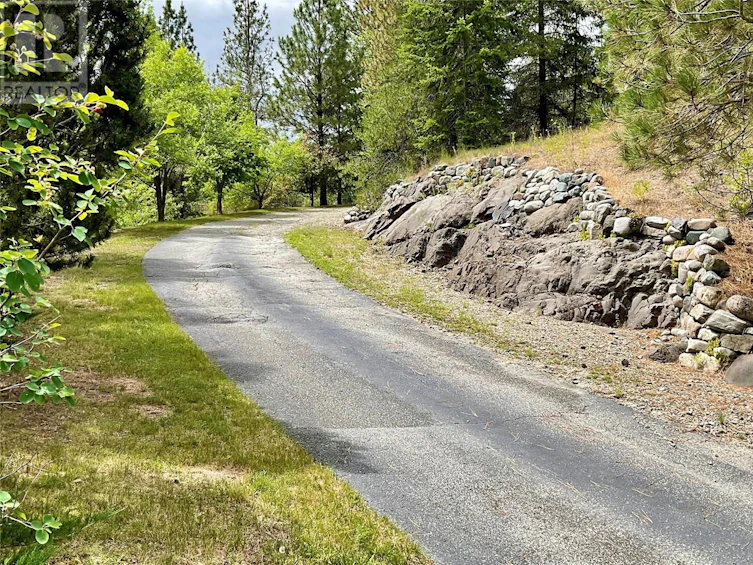 1920 3 Highway, Midway, BC, V0H 1M0 - 6