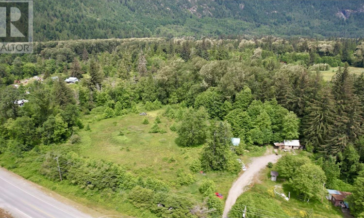 860 Mackenzie 20 Highway