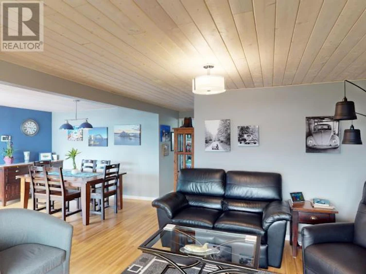 3967 Manitoba Avenue, Powell River, BC, V8A 2W7 - 4