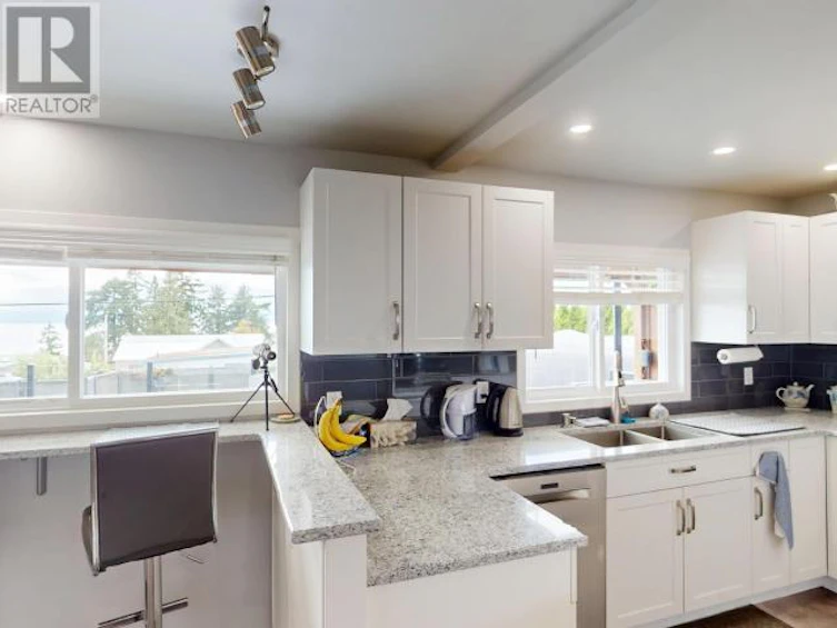 3967 Manitoba Avenue, Powell River, BC, V8A 2W7 - 6
