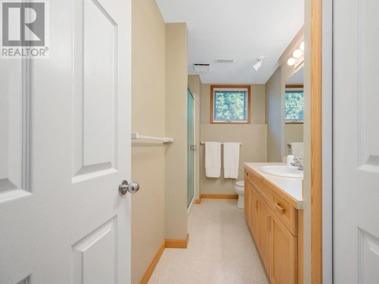 13522 Westkal Road, Coldstream, BC, V1B 1Y5 - 30