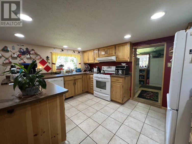 6273 Moose Point Drive, Lone Butte, BC, V0K 2K1 - 5
