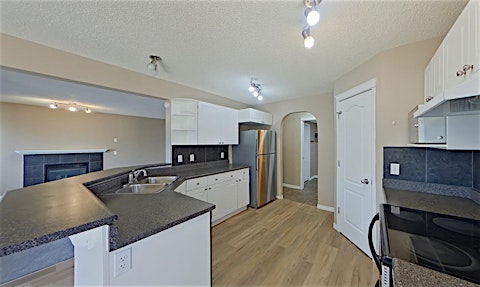 6104 6 Avenue SW, Edmonton, AB, T6X 0G1