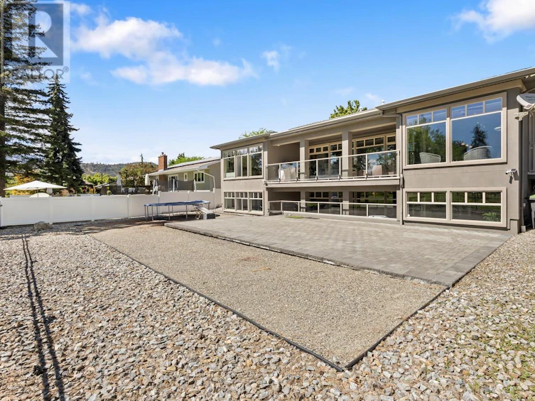 2045 St. Andrews Drive, Kelowna, BC, V1Y 4T6 - 3
