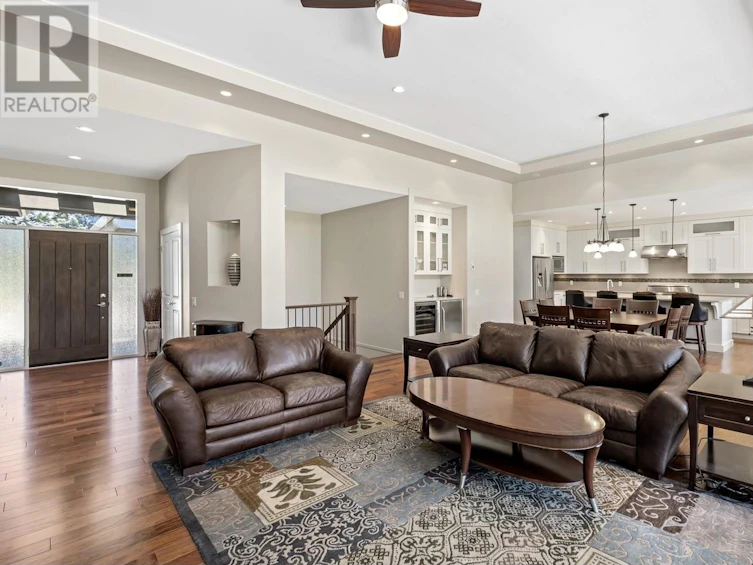 2045 St. Andrews Drive, Kelowna, BC, V1Y 4T6 - 10