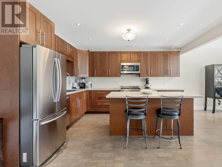 2045 St. Andrews Drive, Kelowna, BC, V1Y 4T6 - 49