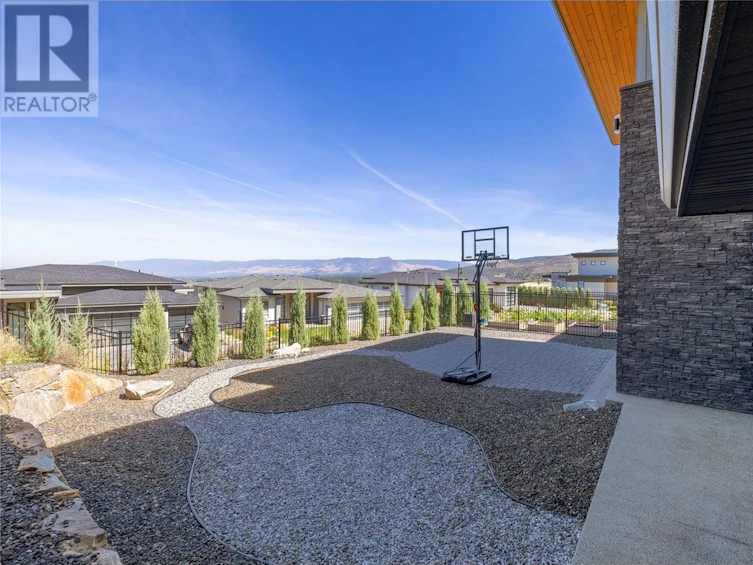 1088 Clarance Avenue, Kelowna, BC, V1W 5M6 - 13