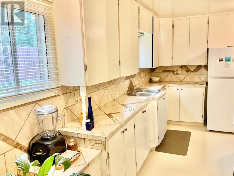 555 Everette Avenue, Greenwood, BC, V0H 1J0 - 19