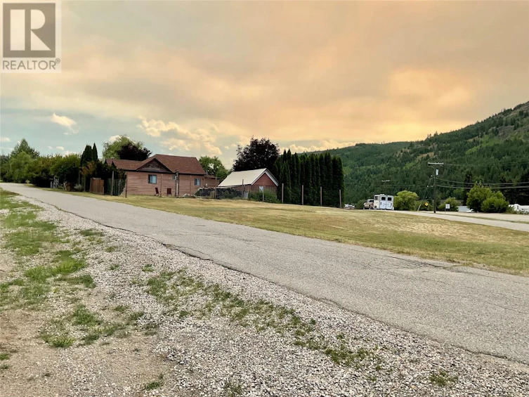 555 Everette Avenue, Greenwood, BC, V0H 1J0 - 7