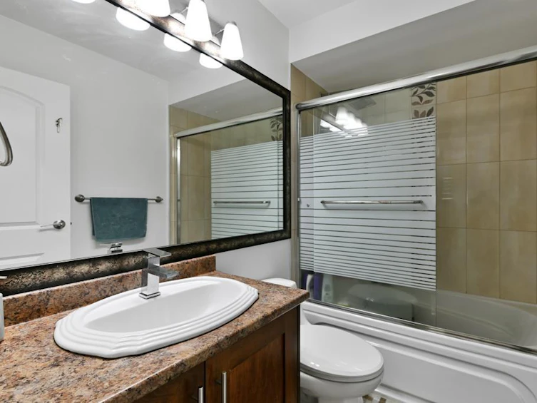 16954 60, Surrey, BC, V3S 1T2 - 17