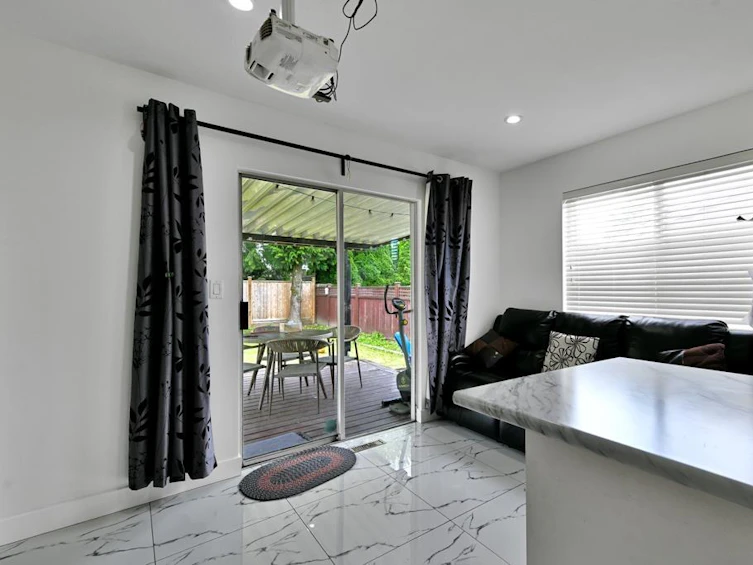16954 60, Surrey, BC, V3S 1T2 - 14