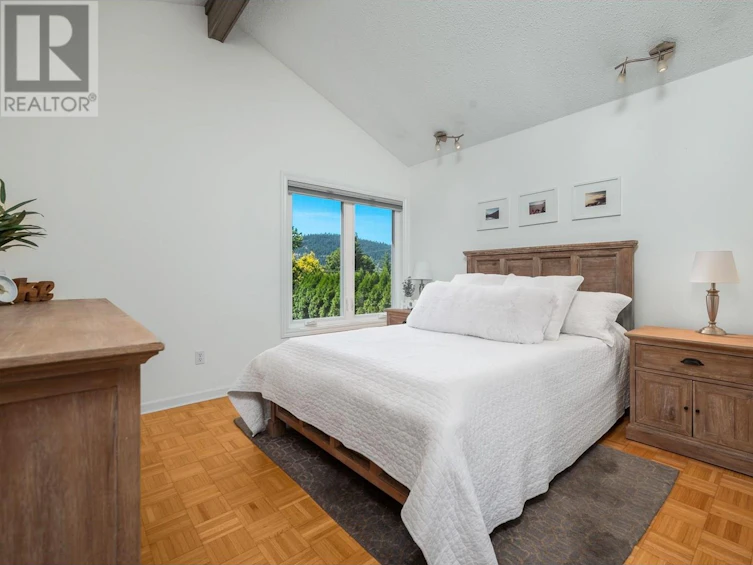 9311 Chelsea Court, Coldstream, BC, V1B 2M7 - 18