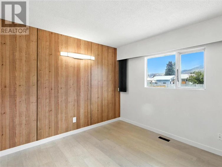 2155 Ponderosa Avenue, Kamloops, BC, V2B 4V8 - 24