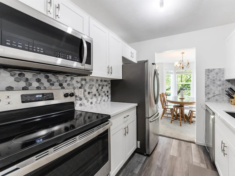 203-9946 151 Street, Surrey, BC, V3R 0V5 - 3
