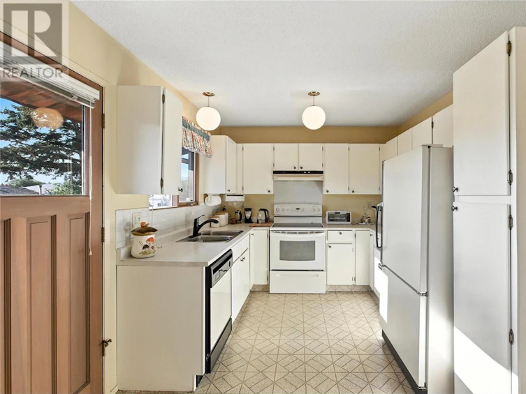 781 Kelly Drive, Kamloops, BC, V2B 4G5 - 17