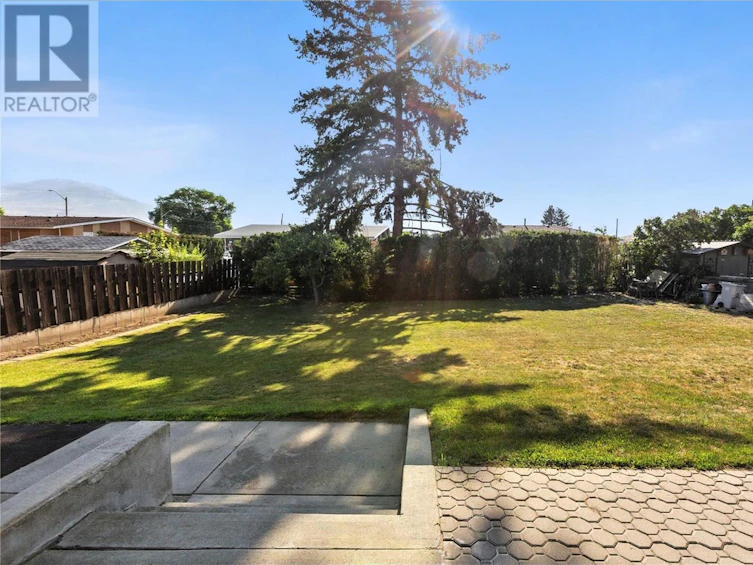 781 Kelly Drive, Kamloops, BC, V2B 4G5 - 2