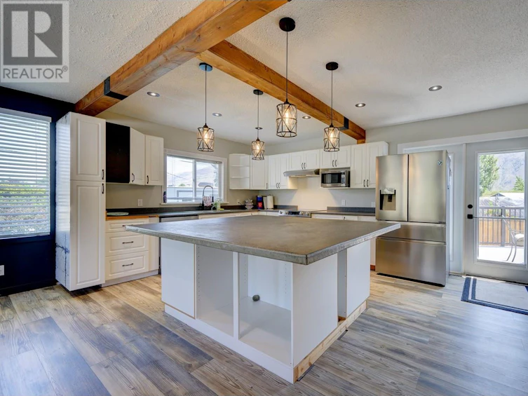 2505 Sandalwood Drive, Kamloops, BC, V2B 6V3 - 3