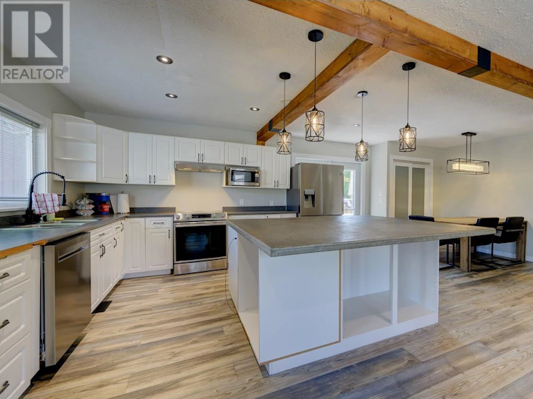 2505 Sandalwood Drive, Kamloops, BC, V2B 6V3 - 2