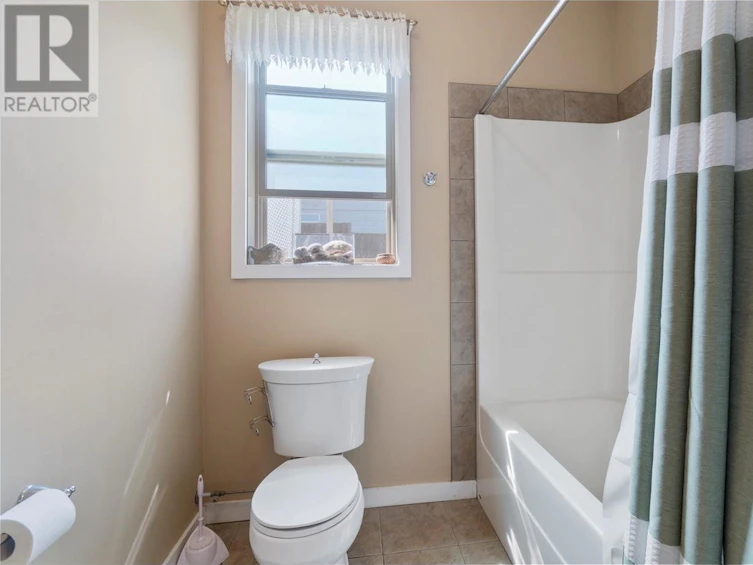 1002 Southeast 14 Avenue, Salmon Arm, BC, V1E 2R5 - 46