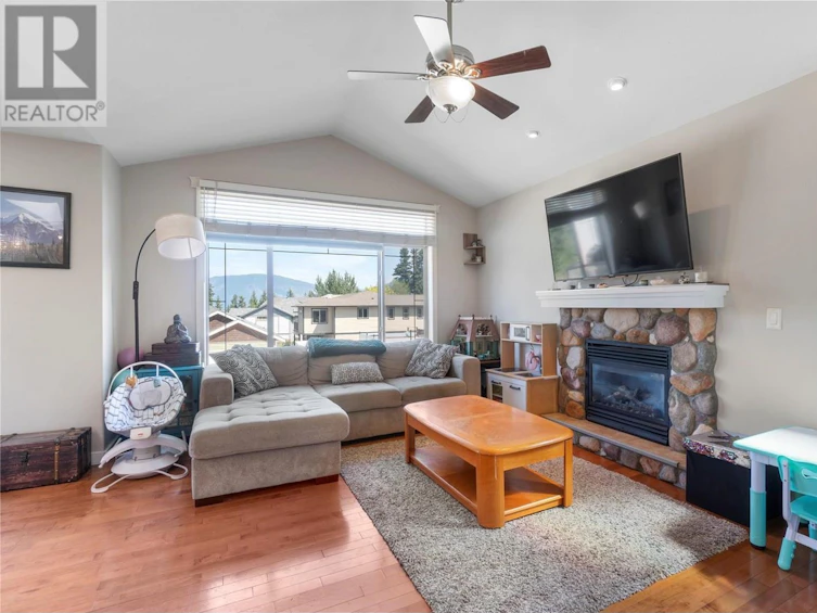 1002 Southeast 14 Avenue, Salmon Arm, BC, V1E 2R5 - 8