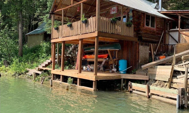 5276 Cariboo Lake Road
