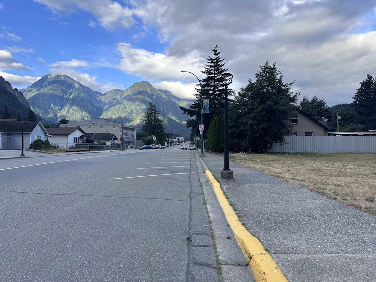 573 Wallace Street Hope, Hope, BC, V0X 1L0 - 3