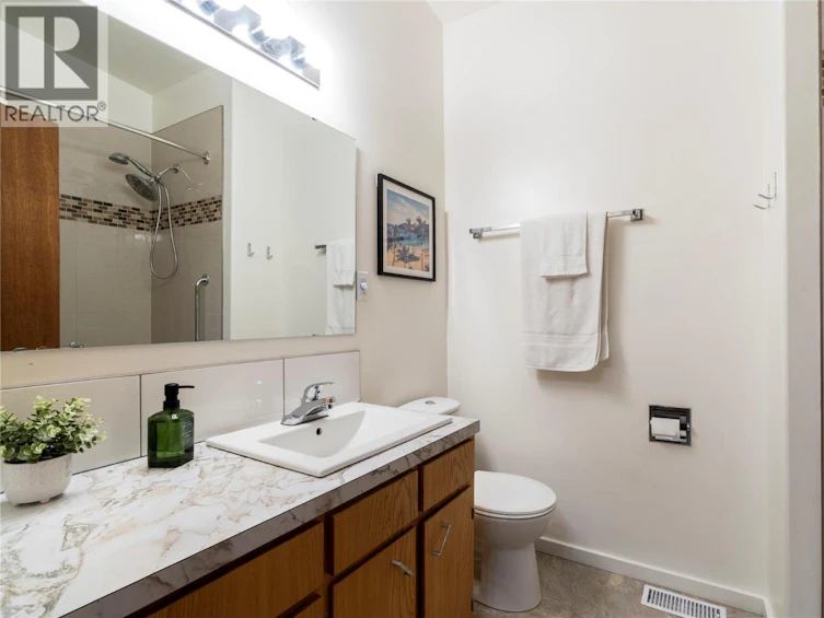 7161 Southwest 50 Avenue, Salmon Arm, BC, V1E 3C4 - 38