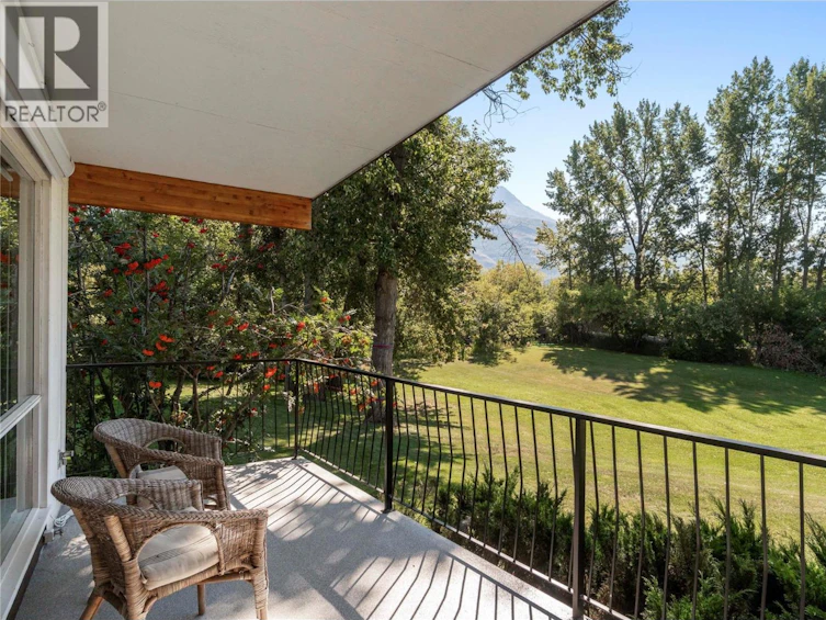 7161 Southwest 50 Avenue, Salmon Arm, BC, V1E 3C4