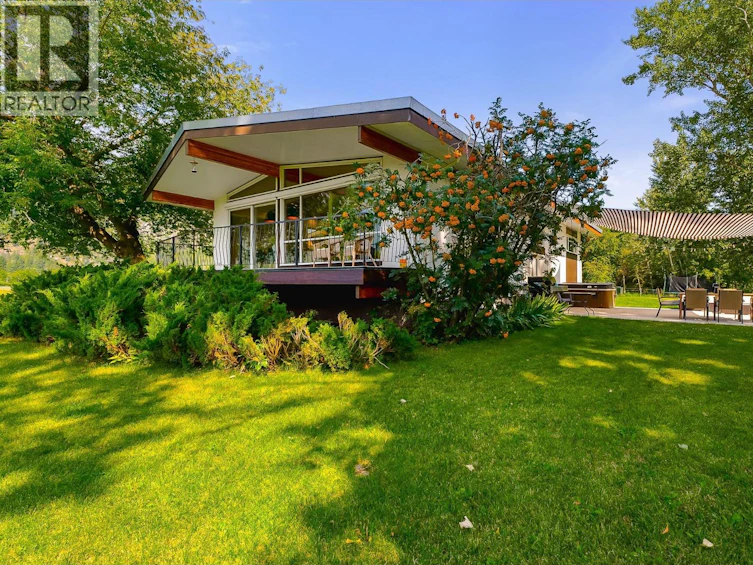 7161 Southwest 50 Avenue, Salmon Arm, BC, V1E 3C4 - 7