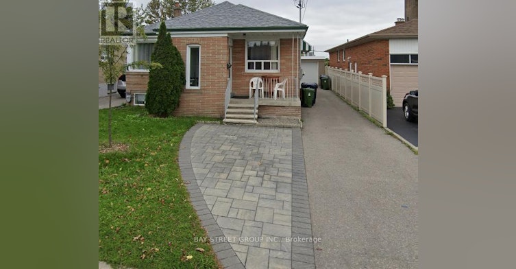 Main-33 Bentworth Avenue, Toronto, ON, M6A 1P1