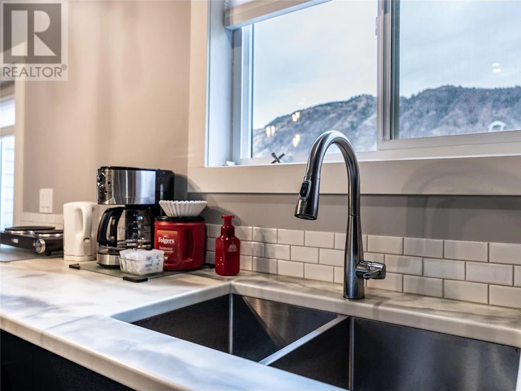 392 Teal Road, Kamloops, BC, V2H 1S5 - 7