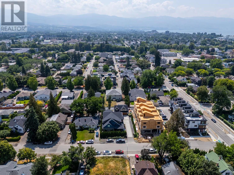 935 Laurier Avenue, Kelowna, BC, V1Y 6A9 - 85
