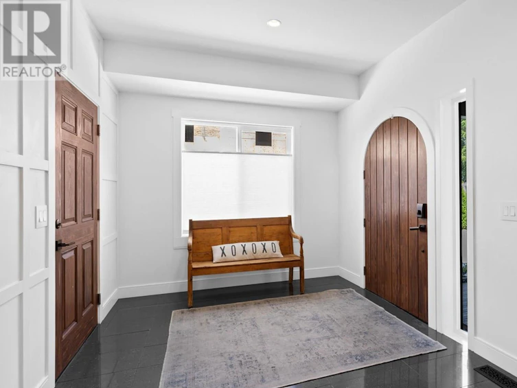 935 Laurier Avenue, Kelowna, BC, V1Y 6A9 - 5