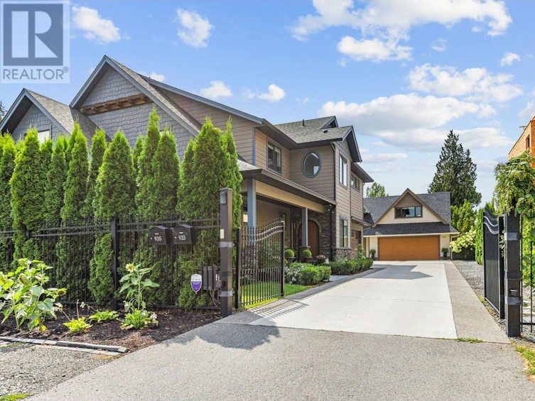 935 Laurier Avenue, Kelowna, BC, V1Y 6A9