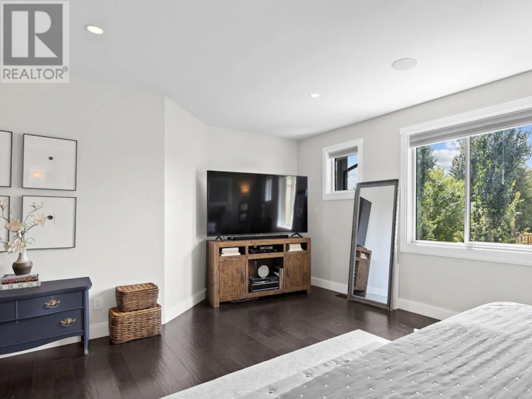 935 Laurier Avenue, Kelowna, BC, V1Y 6A9 - 23