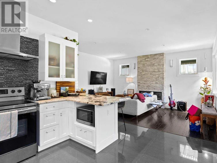 935 Laurier Avenue, Kelowna, BC, V1Y 6A9 - 49