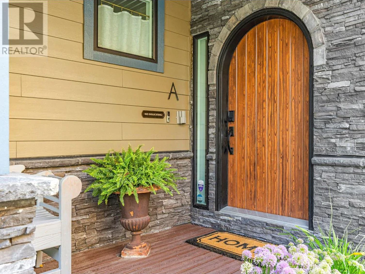 935 Laurier Avenue, Kelowna, BC, V1Y 6A9 - 4