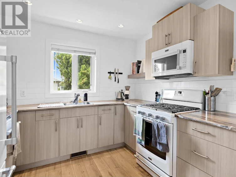935 Laurier Avenue, Kelowna, BC, V1Y 6A9 - 74
