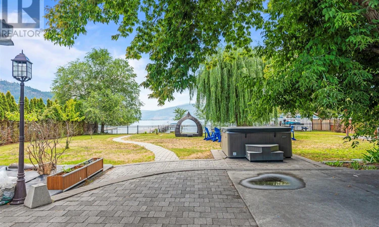 2640 Lakeshore Road