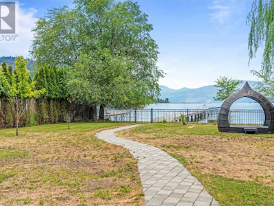 2640 Lakeshore Road - 2