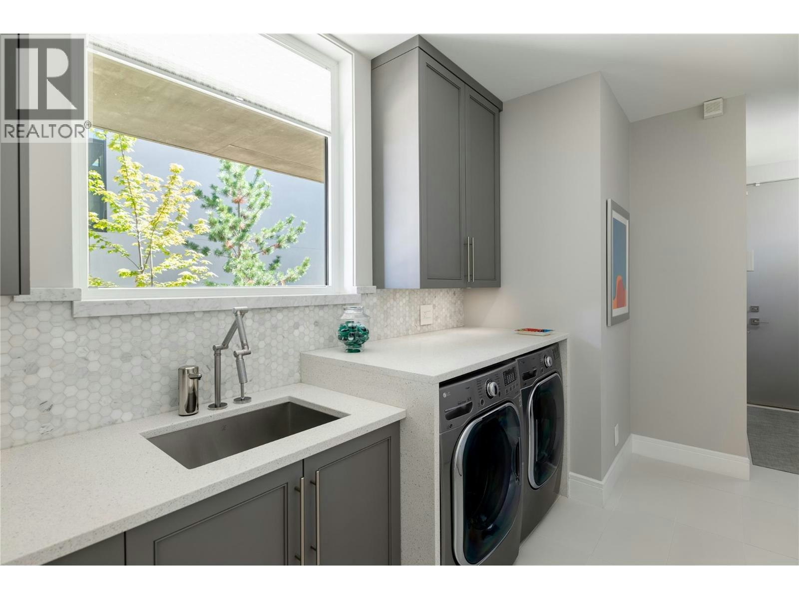 1076 Westpoint Drive, Kelowna, BC, V1W 4Z9 - 24