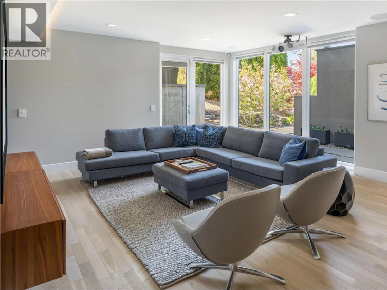 1076 Westpoint Drive, Kelowna, BC, V1W 4Z9 - 46