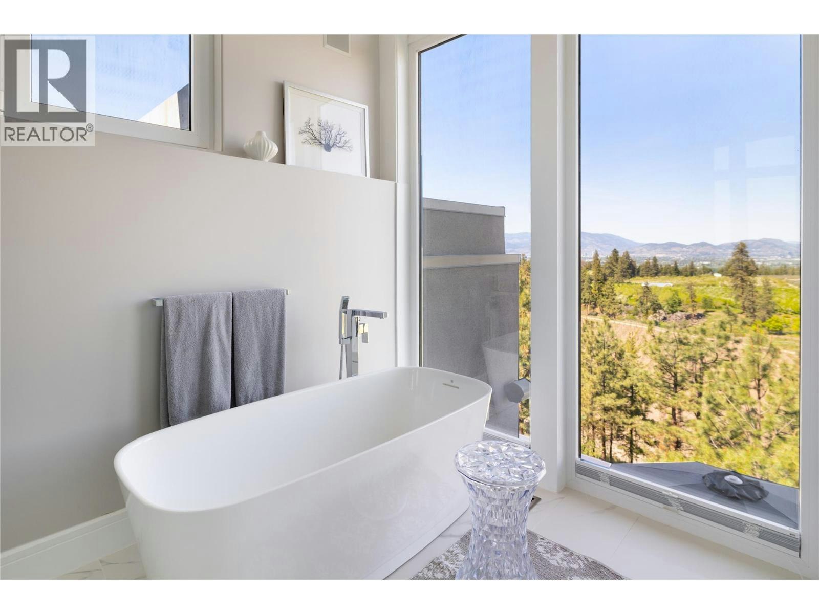1076 Westpoint Drive, Kelowna, BC, V1W 4Z9 - 38