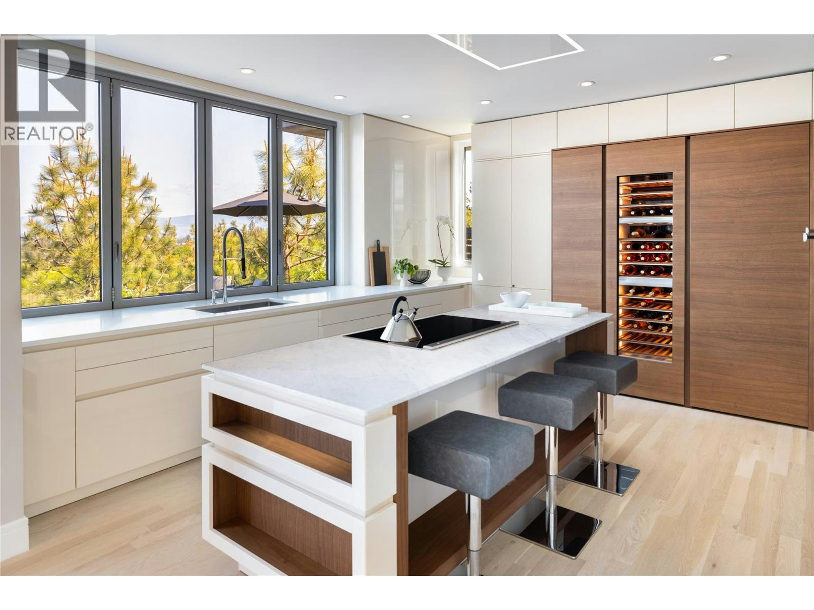 1076 Westpoint Drive, Kelowna, BC, V1W 4Z9 - 9