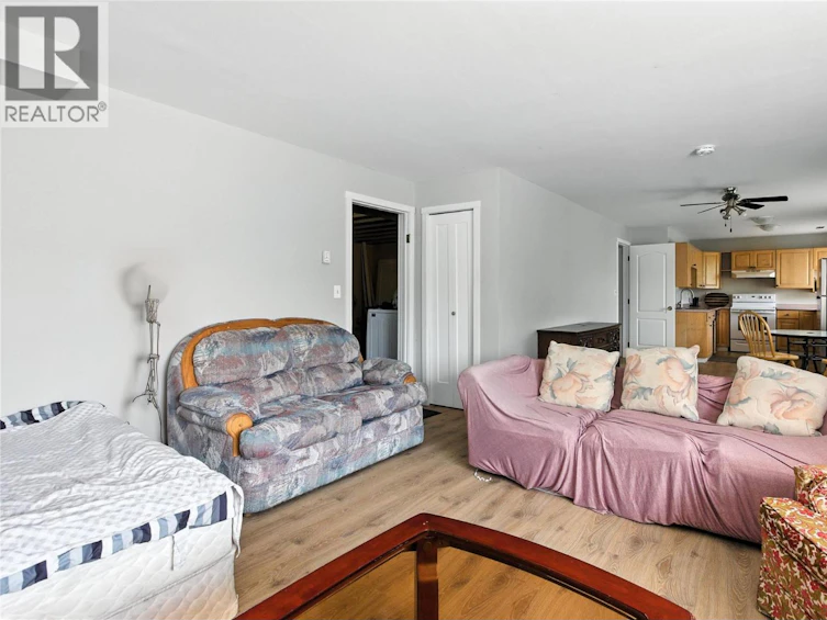 1379 Sunshine Court, Kamloops, BC, V2E 2P9 - 35