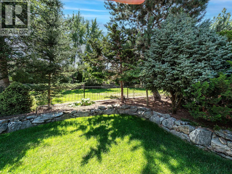 4137 S Gallaghers Forest, Kelowna, BC, V1W 5E4 - 41