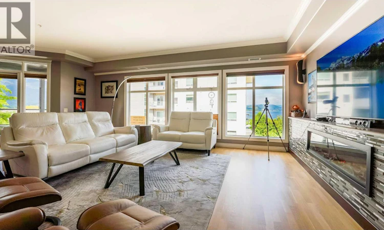 302-160 Harbourfront Drive
